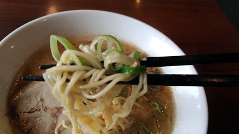 豚骨ラーメン_哲麺